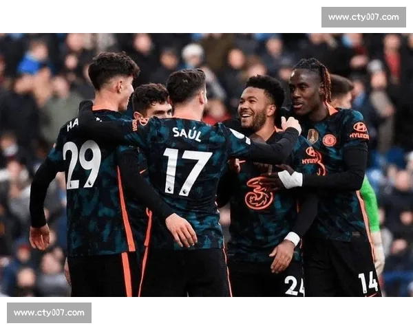 诺里斯社媒晒 “美好周末”:墨西哥站 30 秒大胜登顶积分榜